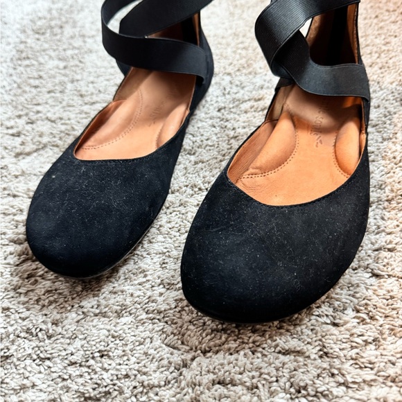 Woman’s flats - Picture 2 of 8